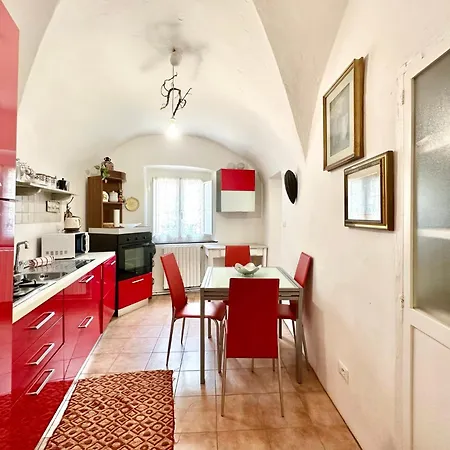 Hostdomus - Cassi Apartment
